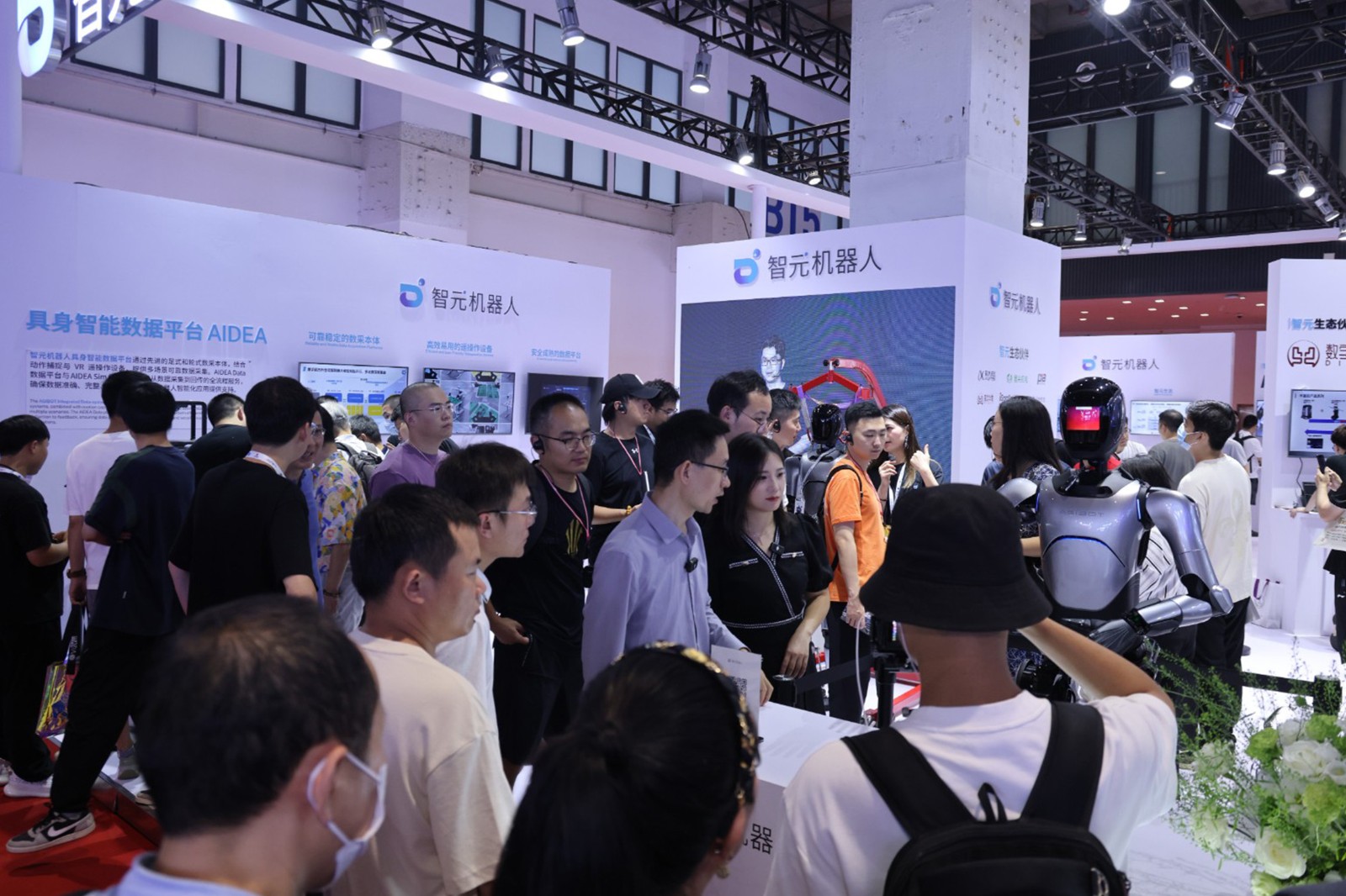 jcjc5500公海机器人亮相世界机器人大会WRC